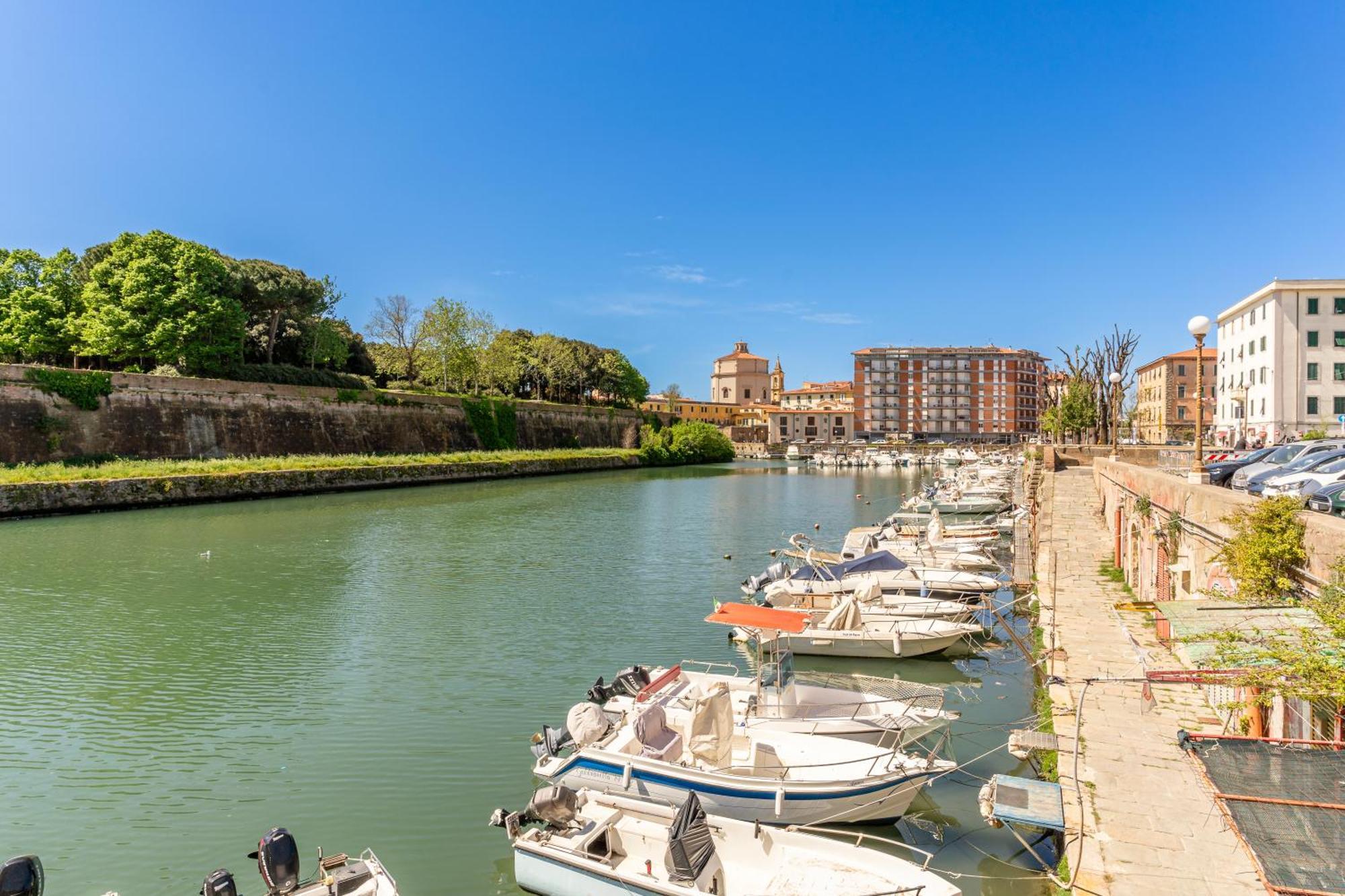 In The Shadow Of Fortezza Nuova Cozy Apartment Livorno Esterno foto