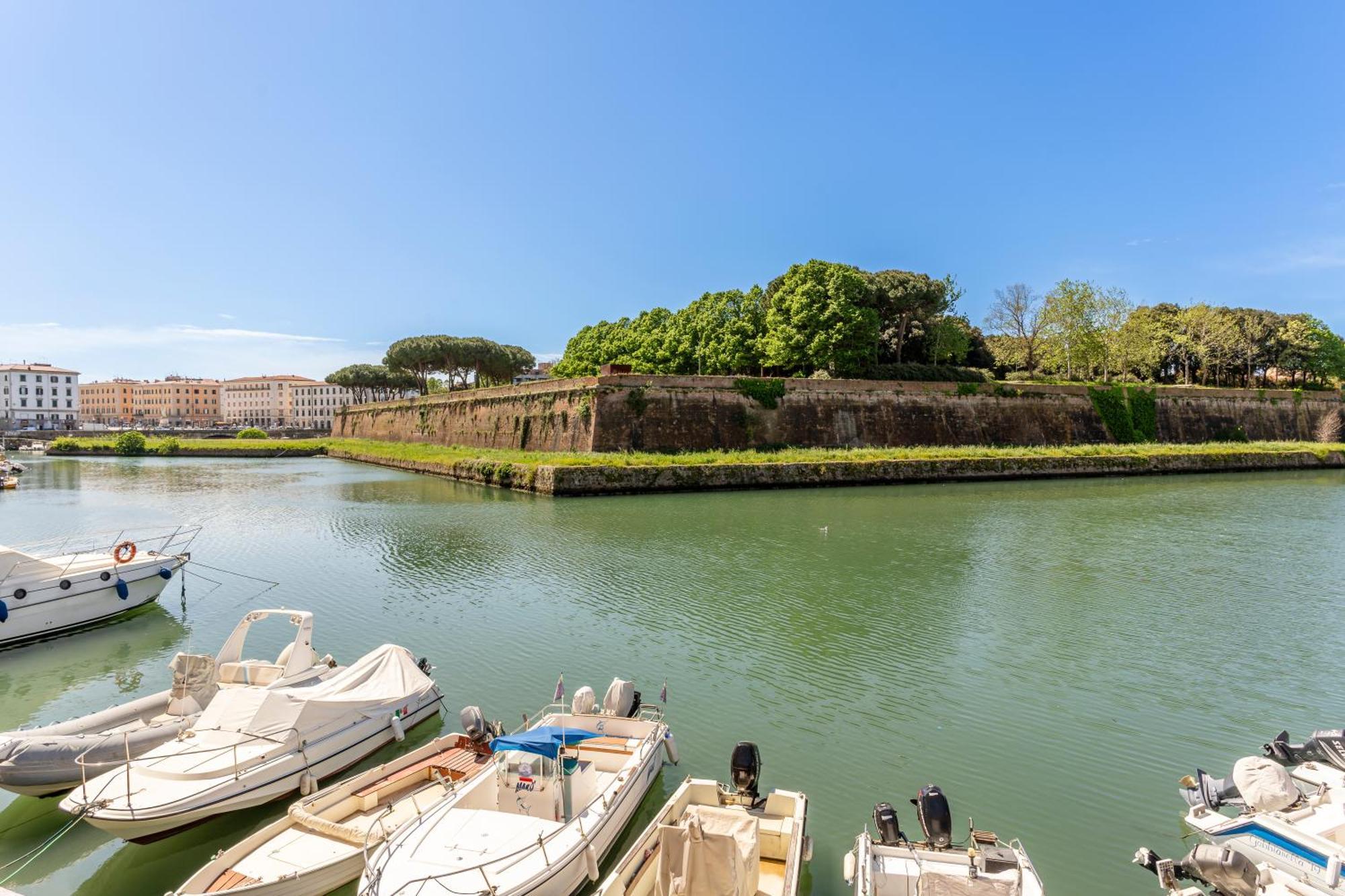 In The Shadow Of Fortezza Nuova Cozy Apartment Livorno Esterno foto